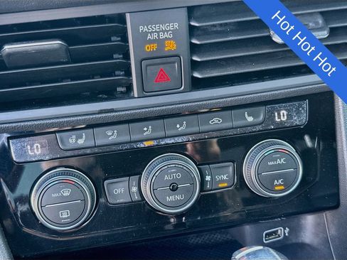 Used 2019 Volkswagen Jetta SE w/ Cold Weather Package FWD image 13