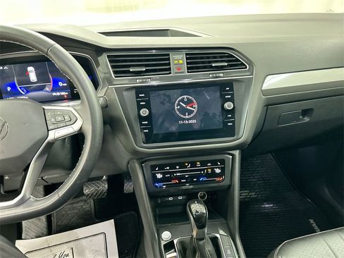 Used 2022 Volkswagen Tiguan SE image 18