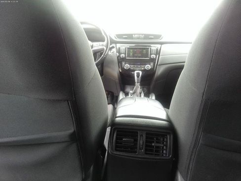 Used 2020 Nissan Rogue SV w/ Premium Package FWD image 16