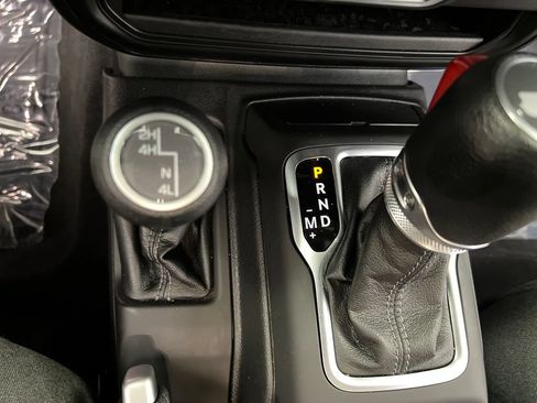 Used 2025 Jeep Wrangler Unlimited Sahara AWD/4WD image 48