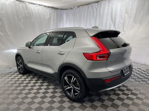 Used 2024 Volvo XC40 B5 Core image 4