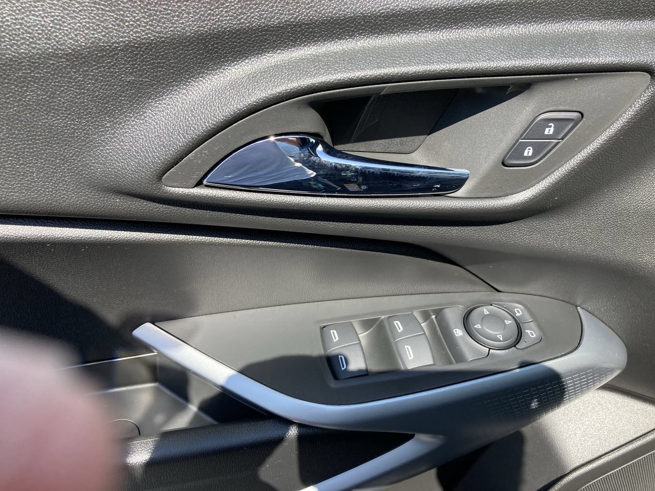 New 2026 Chevrolet Trax RS w/ Sunroof Package FWD image 23