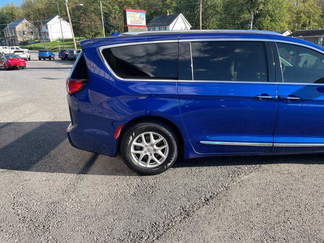 Used 2020 Chrysler Pacifica Touring-L FWD image 8