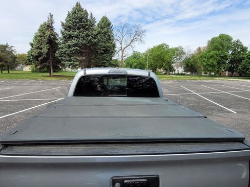 Used 2020 Toyota Tacoma SR5 AWD/4WD image 9