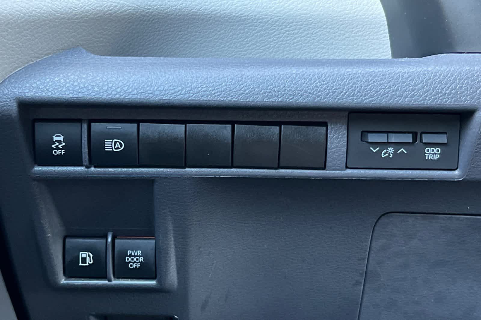 Certified 2021 Toyota Sienna LE FWD image 31