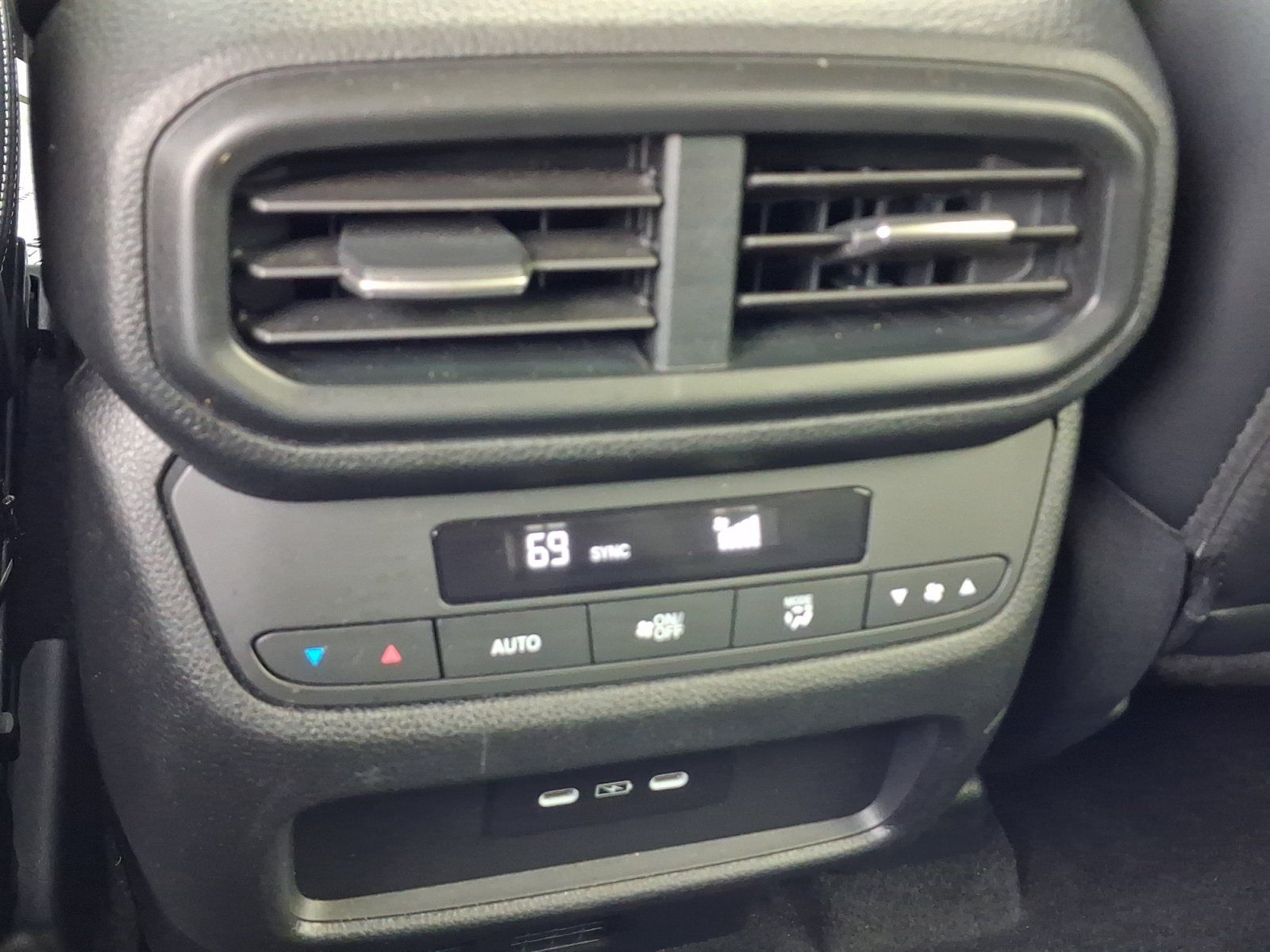 Used 2024 Honda Pilot Touring image 26