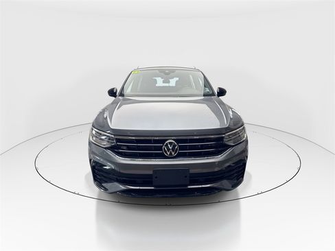 Used 2022 Volkswagen Tiguan SE R-Line image 3