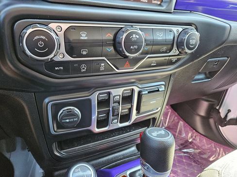 Used 2021 Jeep Wrangler Unlimited Sahara w/ Uconnect 4C Nav & Sound Group AWD/4WD image 22
