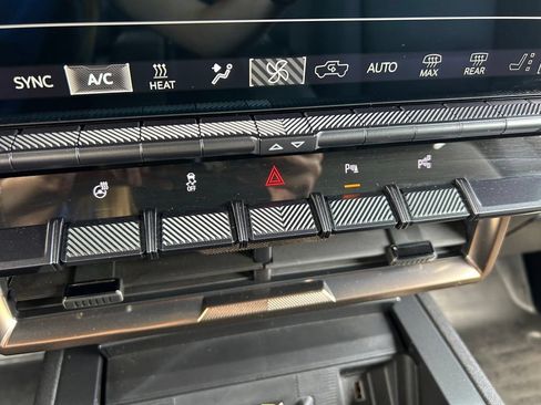 Used 2025 GMC Hummer EV 3X AWD/4WD image 36