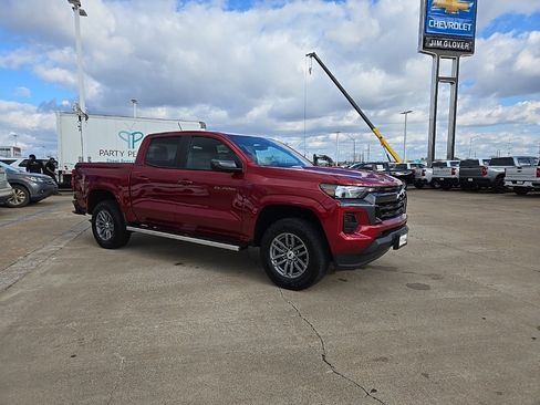 Used 2024 Chevrolet Colorado LT image 9