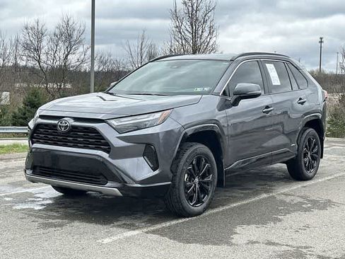Used 2025 Toyota RAV4 SE image 1