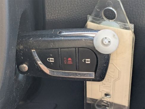 Used 2019 Toyota RAV4 LE image 31