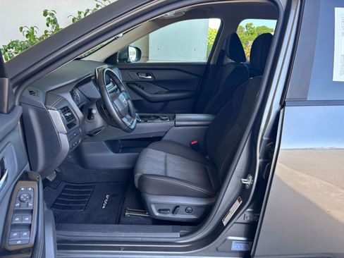 Used 2025 Nissan Rogue SV AWD/4WD image 29