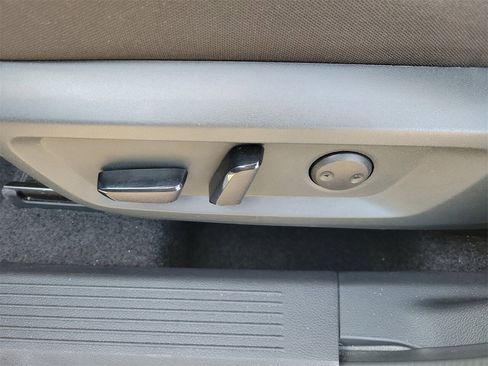 Used 2025 Nissan Rogue SV image 17