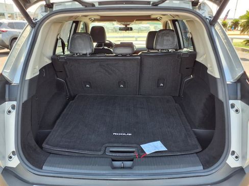 Certified 2022 Nissan Rogue SV w/ SV Premium Package image 11