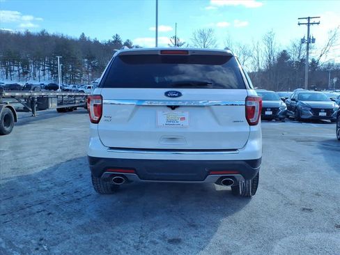 Used 2018 Ford Explorer XLT w/ Equipment Group 202A image 6