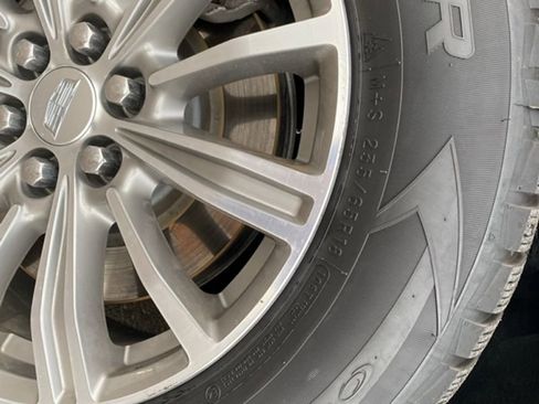 Used 2019 Cadillac XT5 Luxury image 3