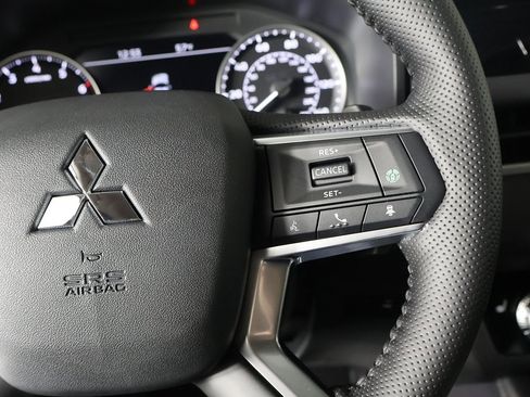 New 2026 Mitsubishi Outlander SE image 42