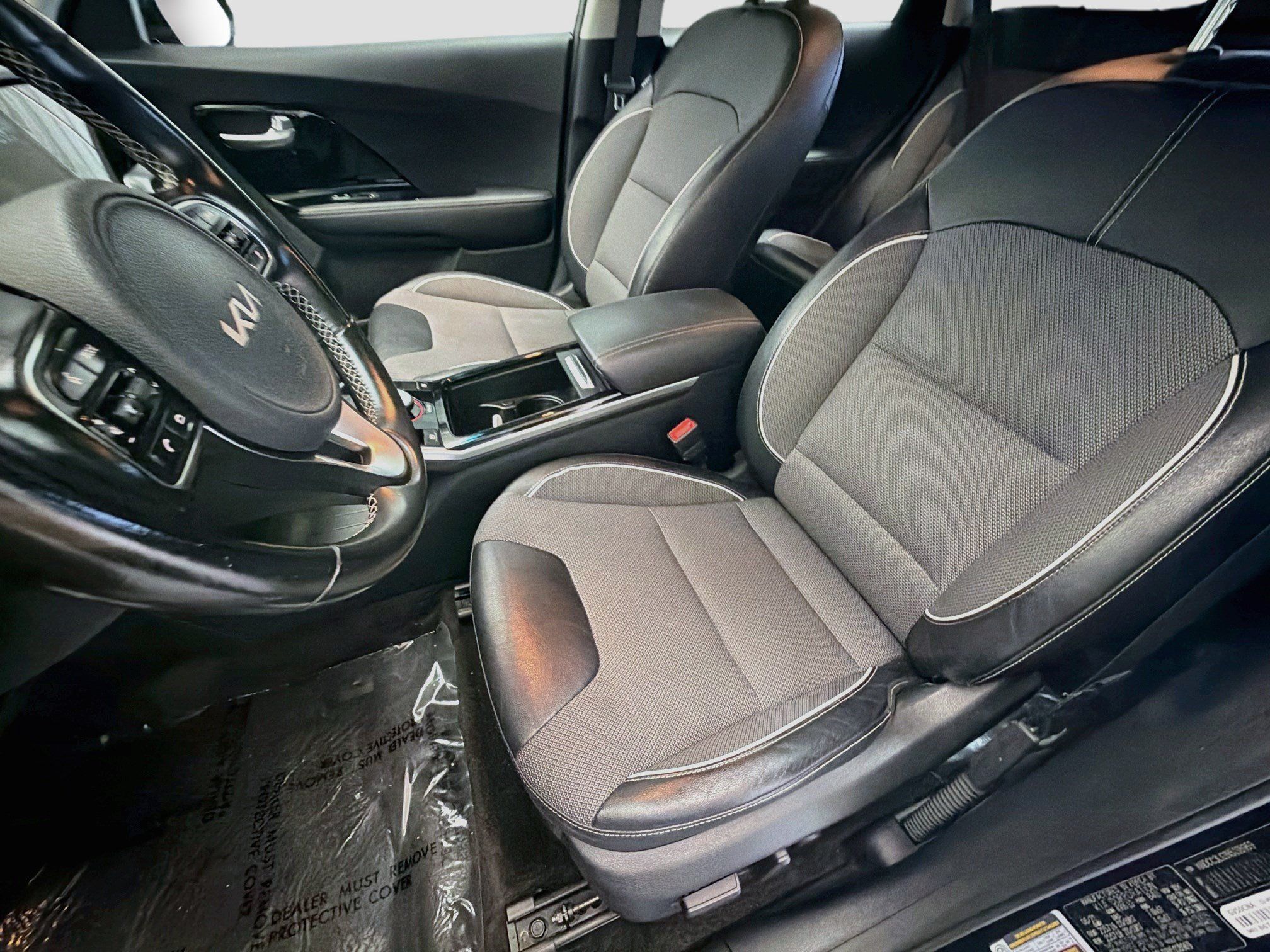 Used 2022 Kia Niro EX FWD image 11