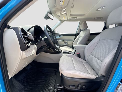 Used 2025 Kia Soul EX FWD image 18