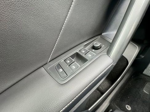 Certified 2022 Volkswagen Tiguan SE image 13