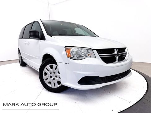 Used 2017 Dodge Grand Caravan SE w/ UConnect Hands-Free Group FWD image 1