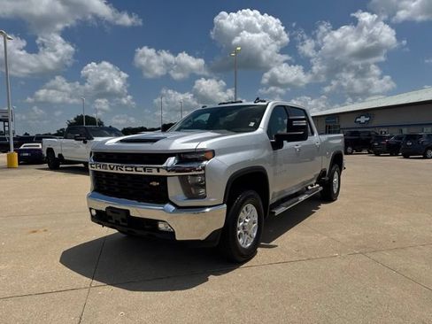 Used 2022 Chevrolet Silverado 3500 LT w/ Convenience Package AWD/4WD image 3