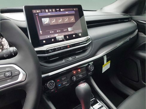 New 2026 Jeep Compass Latitude AWD/4WD image 13