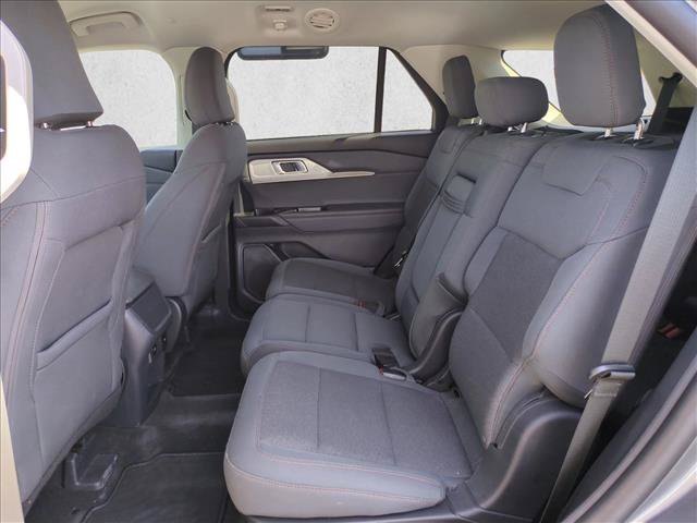 Used 2025 Ford Explorer Active AWD/4WD image 18