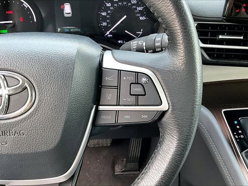 Certified 2024 Toyota Sienna XLE image 25