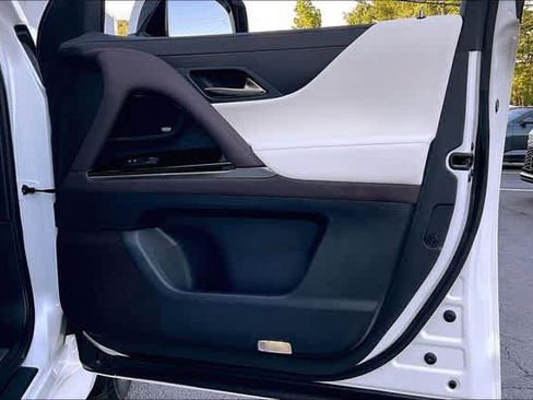 Certified 2025 Lexus LX 600 4WD w/ Accessory Package (2T) image 28
