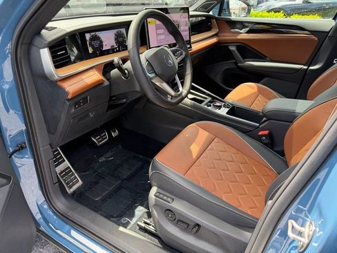 Used 2025 Volkswagen Tiguan SEL R-Line AWD/4WD image 11