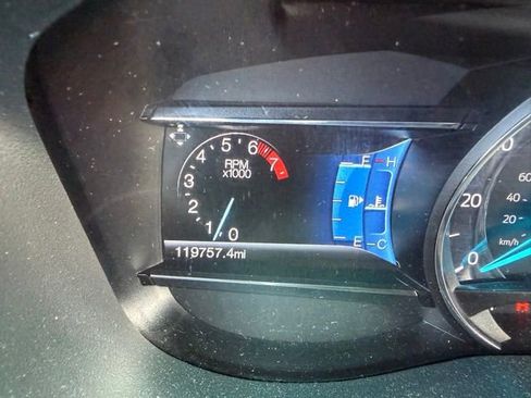 Used 2016 Ford Explorer XLT w/ Equipment Group 202A AWD/4WD image 12