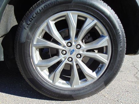 Used 2021 Ford Explorer Limited image 9