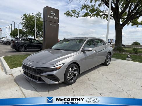 New 2026 Hyundai Elantra Limited FWD image 1