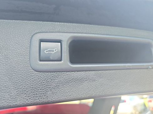 Used 2021 Toyota Highlander XSE FWD image 13