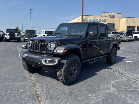 New 2025 Jeep Gladiator Sport image 2