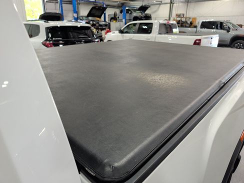 Used 2023 GMC Sierra 2500 AT4 w/ AT4 Preferred Package AWD/4WD image 7