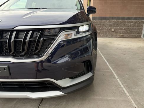 Used 2024 Kia Carnival LX image 11