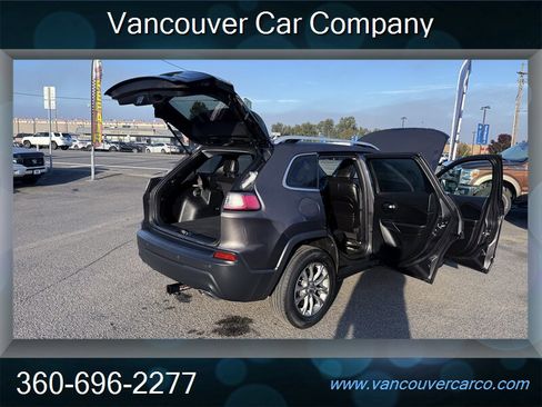 Used 2019 Jeep Cherokee Latitude Plus w/ Cold Weather Group image 28
