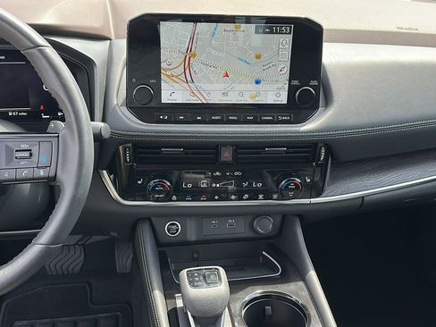 Used 2022 Nissan Rogue Platinum w/ Head-Up Display Package image 22