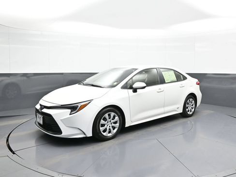 Certified 2024 Toyota Corolla LE AWD/4WD image 10