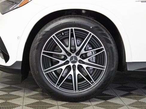 Certified 2025 Mercedes-Benz GLC 43 AMG 4MATIC image 33