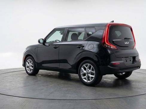 Used 2025 Kia Soul LX w/ LX Technology Package FWD image 6