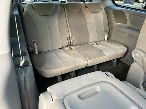 Used 2012 Kia Sedona LX FWD image 18