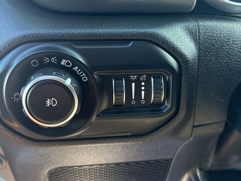 Used 2018 Jeep Wrangler Unlimited Sahara image 54