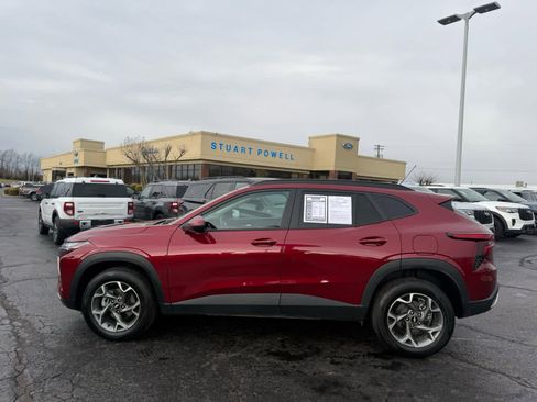 Used 2025 Chevrolet Trax LT w/ LT Convenience Package image 25
