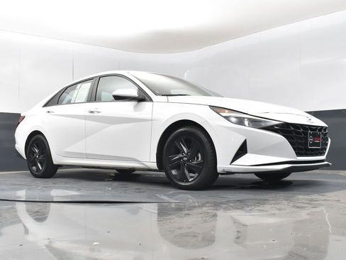 Used 2023 Hyundai Elantra SEL image 35