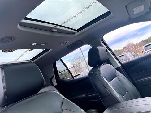 Used 2020 Chevrolet Traverse LT w/ LT Premium Package AWD/4WD image 23