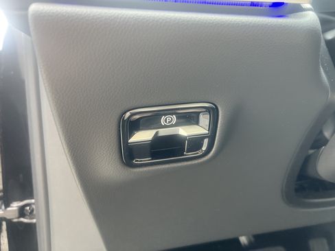 Used 2025 Mercedes-Benz E 350 Sedan image 17